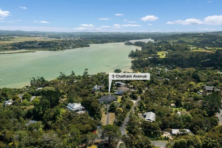 Photo of property in 5 Chatham Avenue, Paremoremo, Auckland, 0632