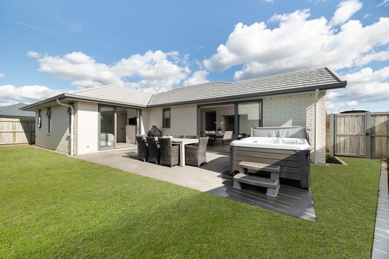 Photo of property in 3 Raiha Street, Papamoa Beach, Papamoa, 3118