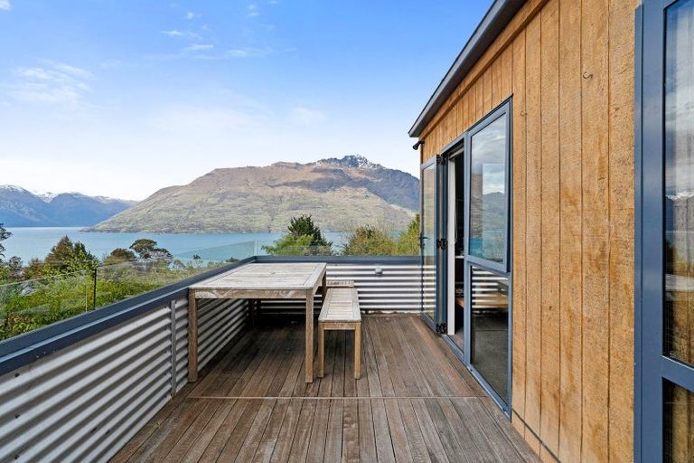 Photo of property in 33 Arawata Terrace, Fernhill, Queenstown, 9300