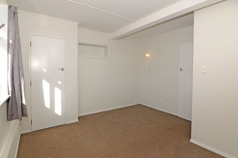 Photo of property in 141 Ruskin Road, Newlands, Wellington, 6037