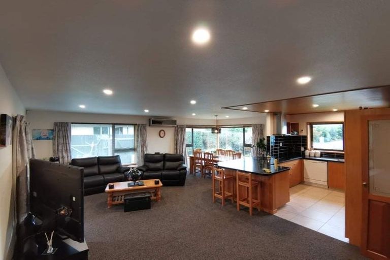 Photo of property in 11 Amdale Avenue, Broomfield, Christchurch, 8042