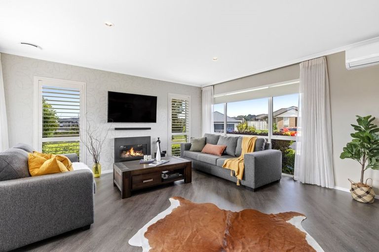 Photo of property in 83 Pohutukawa Parade, Riverhead, 0820