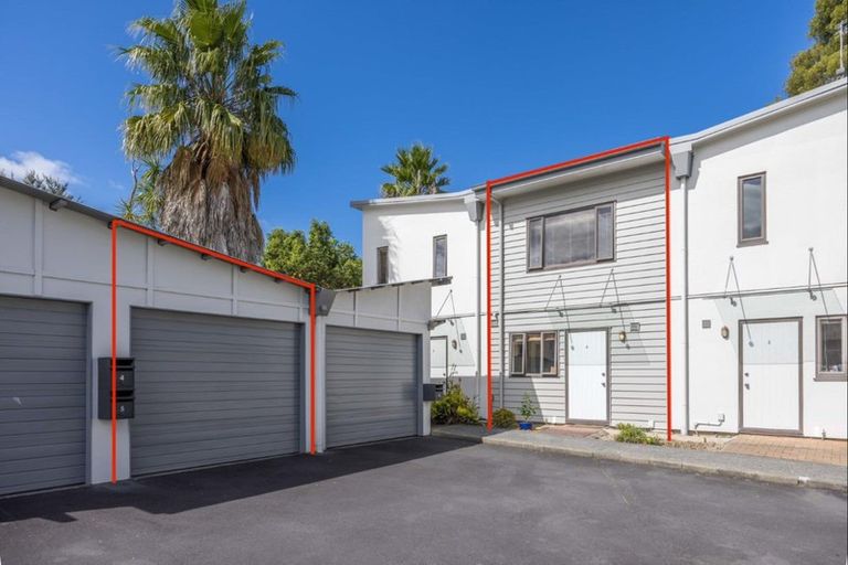 Photo of property in The Grange, 4/92 Bush Road, Albany, Auckland, 0632