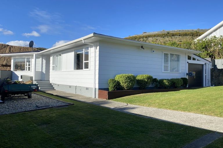 Photo of property in 18 Otira Grove, Kelson, Lower Hutt, 5010