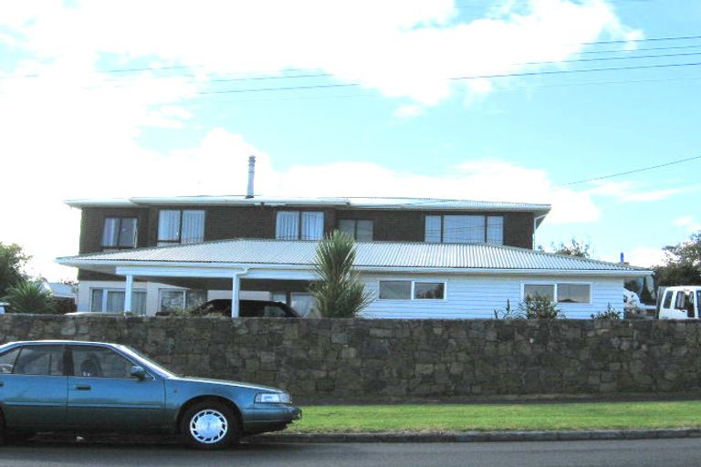 Photo of property in 31 Gloria Avenue, Te Atatu Peninsula, Auckland, 0610