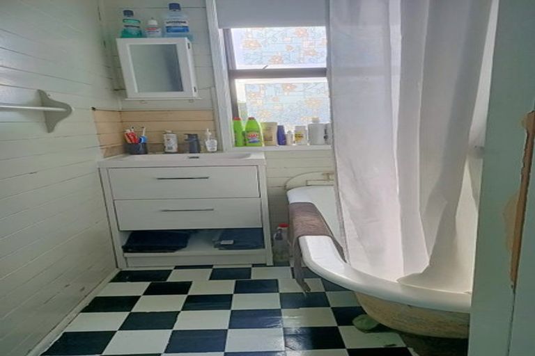 Photo of property in 24 Locke Street, Wairoa, 4108