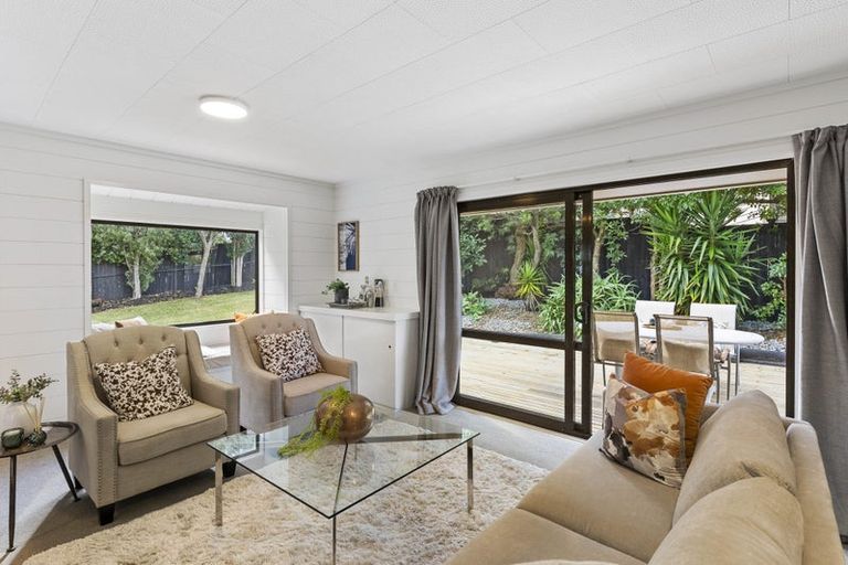 Photo of property in 2 Gosford Drive, Botany Downs, Auckland, 2010