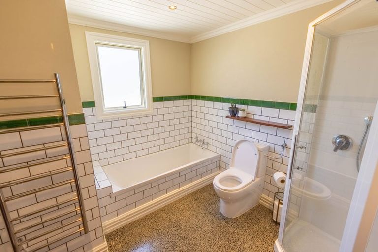 Photo of property in 64 Ellesmere Street, Ravensbourne, Dunedin, 9022