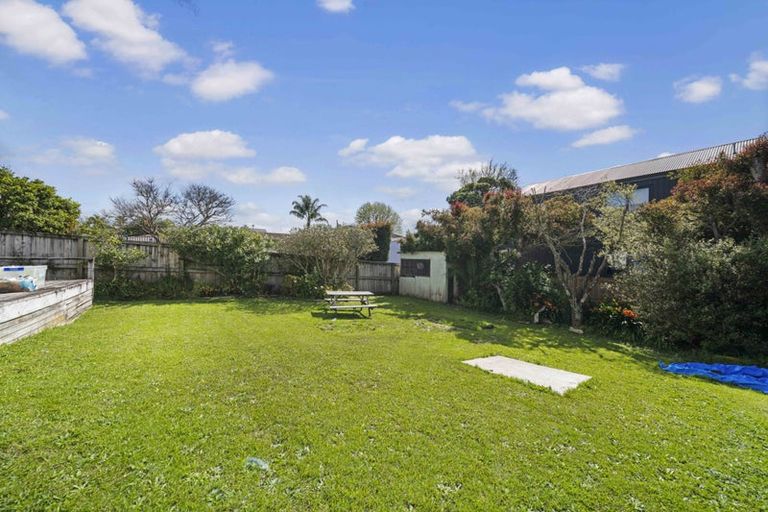 Photo of property in 45 Bodi Place, Te Atatu South, Auckland, 0610