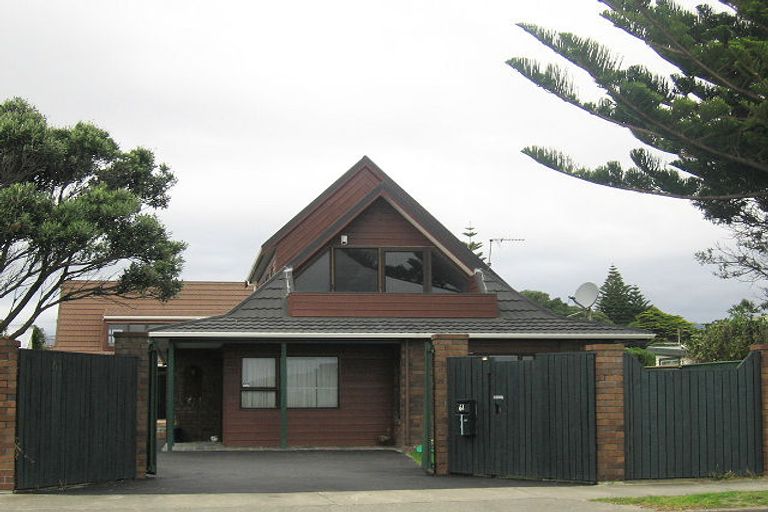 Photo of property in 61 Marine Parade, Paraparaumu Beach, Paraparaumu, 5032