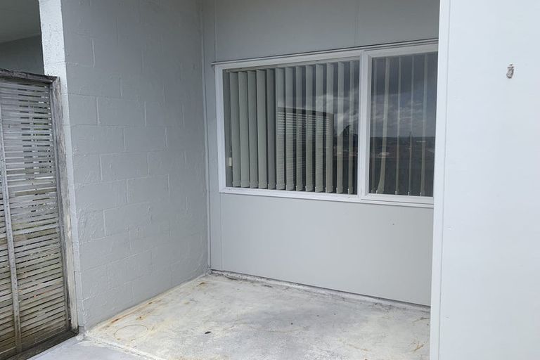Photo of property in 15/242 Great North Road, Henderson, Auckland, 0612