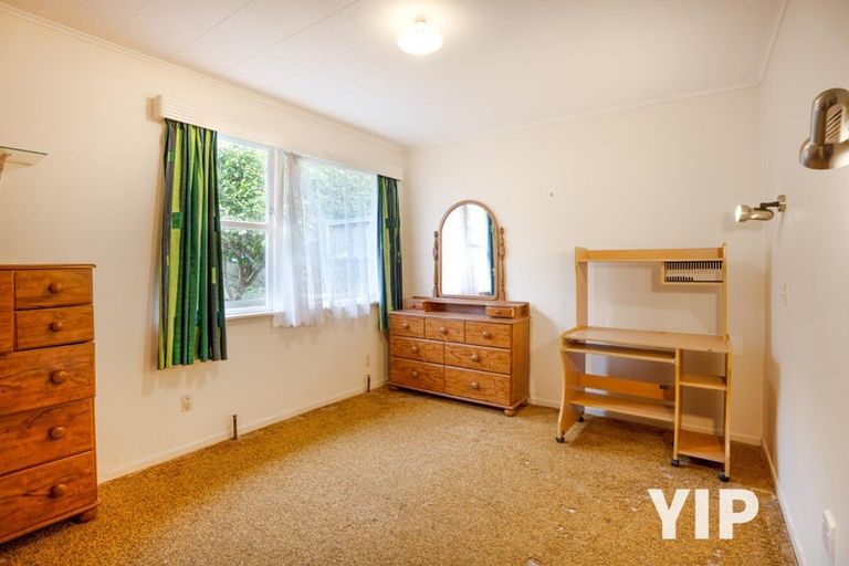 Photo of property in 1 Turville Crescent, Newlands, Wellington, 6037