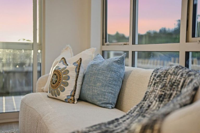 Photo of property in 6a Kaimai Avenue, Massey, 0614