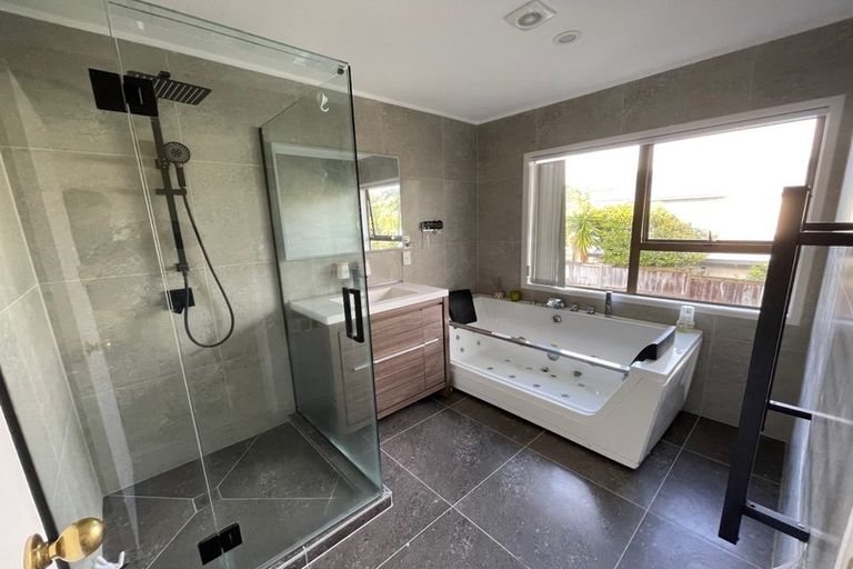 Photo of property in 2/99 Kowhai Road, Mairangi Bay, Auckland, 0630