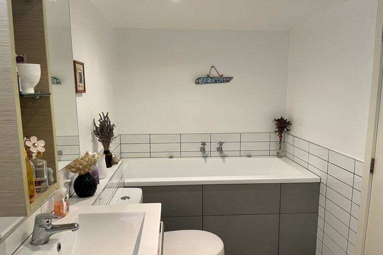 Photo of property in 1/410 The Esplanade, Island Bay, Wellington, 6023