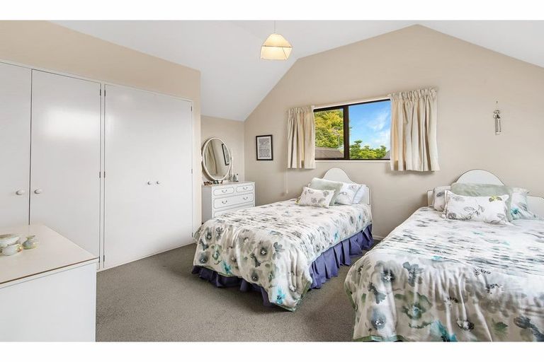 Photo of property in 35 Glenburn Place, Avonhead, Christchurch, 8042
