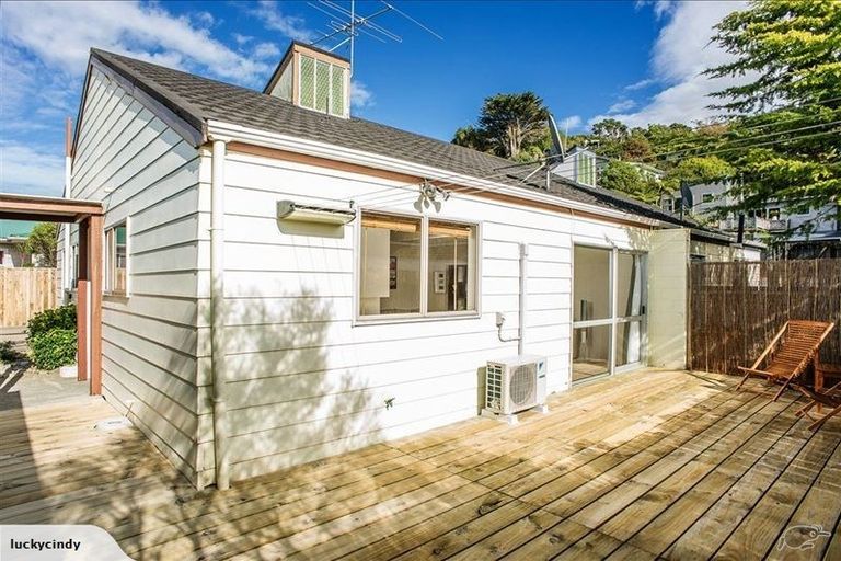 Photo of property in 146u2 Newlands Road, Newlands, Wellington, 6037