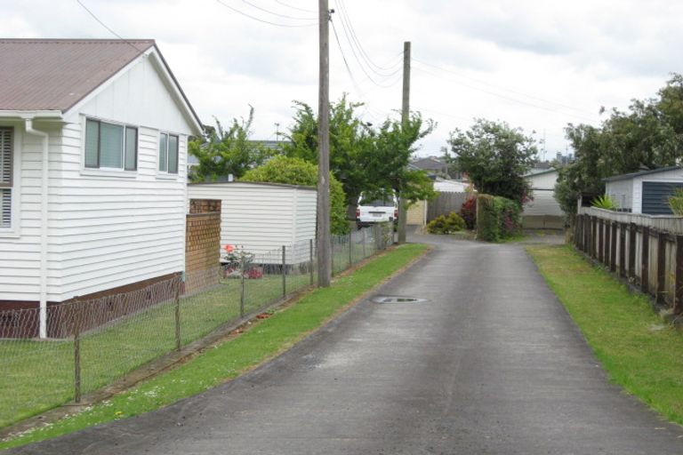 Photo of property in 2/13 Sullivan Avenue, Mangere Bridge, Auckland, 2022