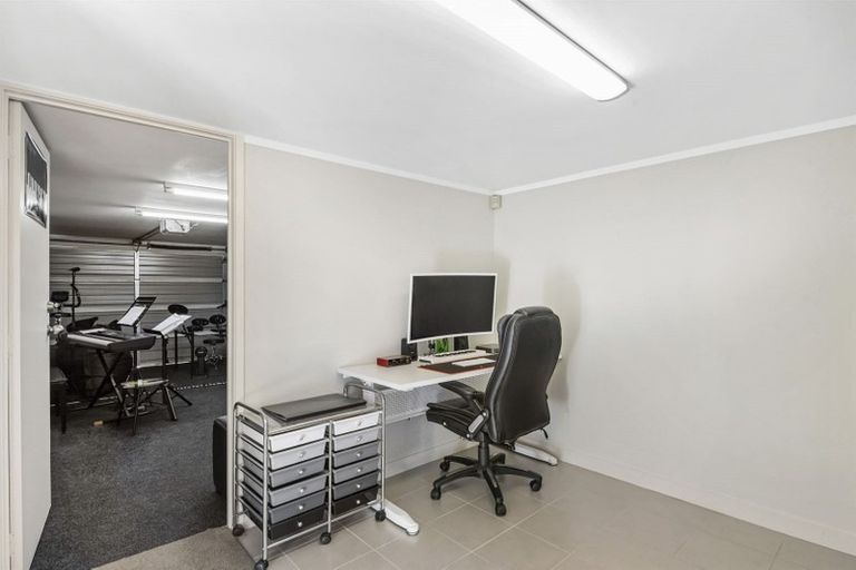 Photo of property in 1/20 Coroglen Avenue, Birkenhead, Auckland, 0626