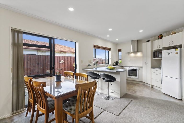 Photo of property in 44 Chesterfield Way, Orewa, 0931