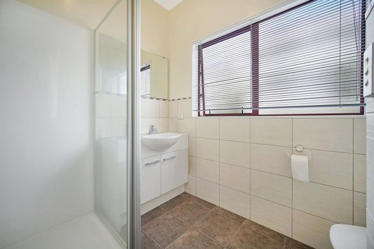 Photo of property in 32 Cairnsvale Rise, Manurewa, Auckland, 2105