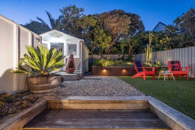 Photo of property in 84 The Esplanade, Houghton Bay, Wellington, 6023