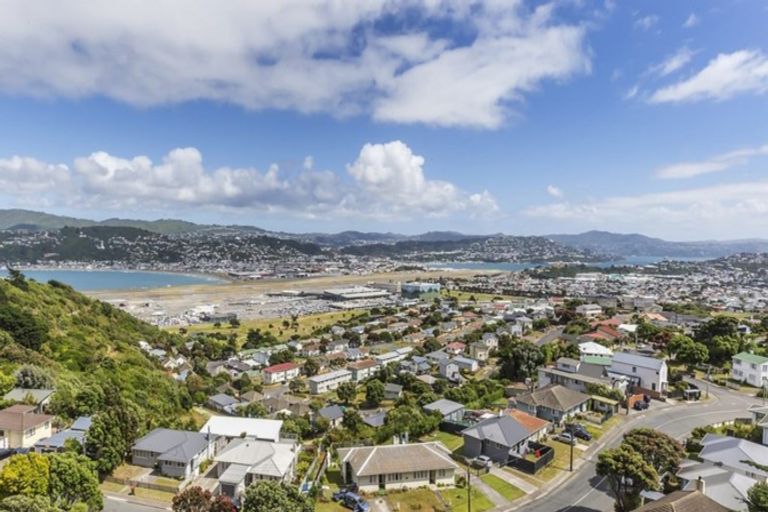 Photo of property in 15 Birkhall Grove, Strathmore Park, Wellington, 6022