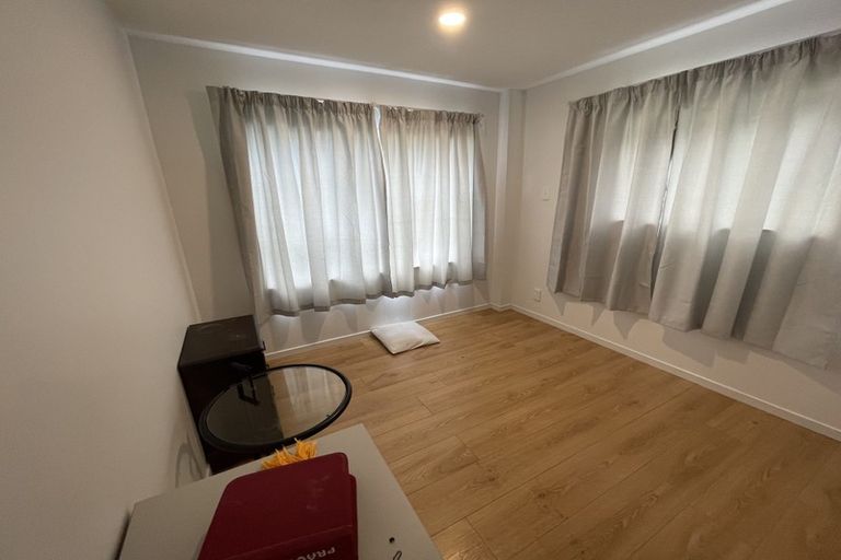 Photo of property in 16 Munstead Place, Hillcrest, Auckland, 0627