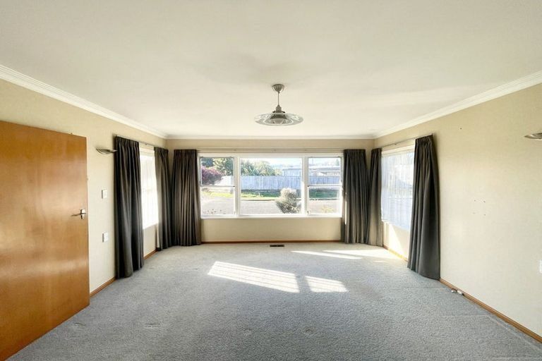 Photo of property in 36 Karaka Crescent, Levin, 5510