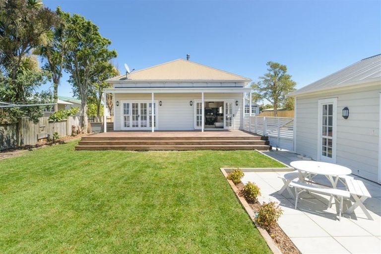 Photo of property in 17 Perrin Place, Kelvin Grove, Palmerston North, 4414
