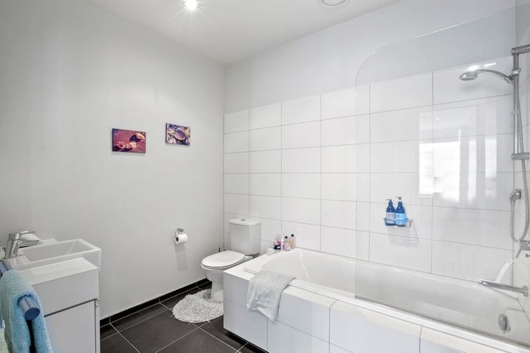 Photo of property in 22 Liardet Apartments, 302/22 Liardet Street, New Plymouth, 4310