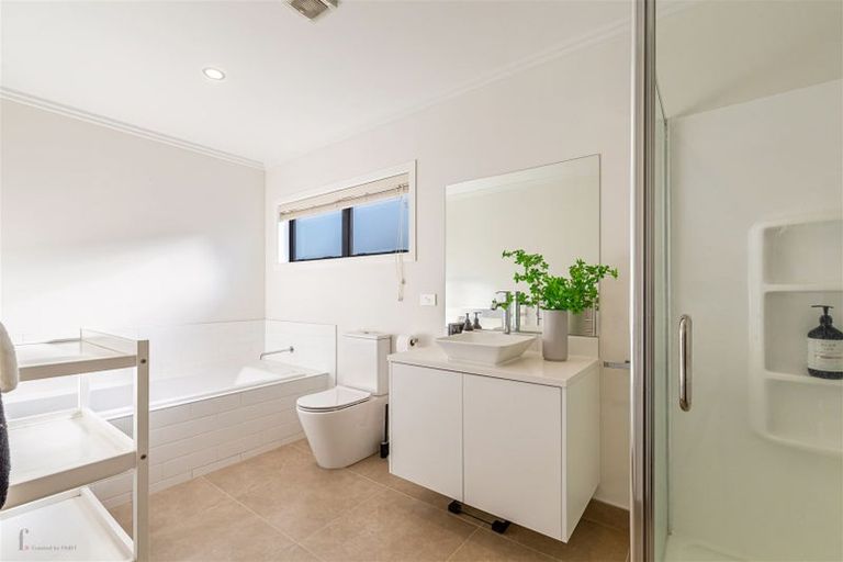 Photo of property in 6 Sacred Kingfisher Road, Hobsonville, Auckland, 0616