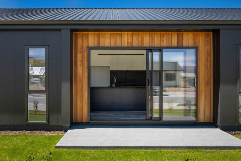 Photo of property in 1 Hadley Place, Cromwell, 9310