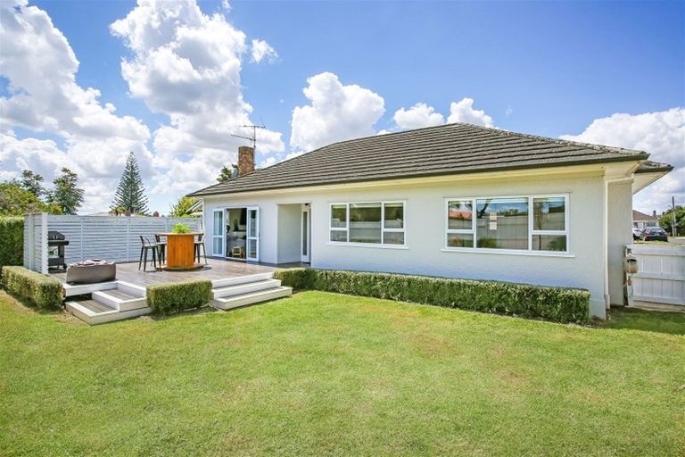 Photo of property in 2 Hamilton Place, Pukekohe, 2120