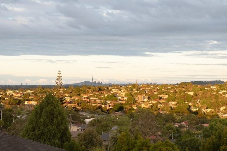 Photo of property in 2/15b Nandana Drive, Glen Eden, Auckland, 0602