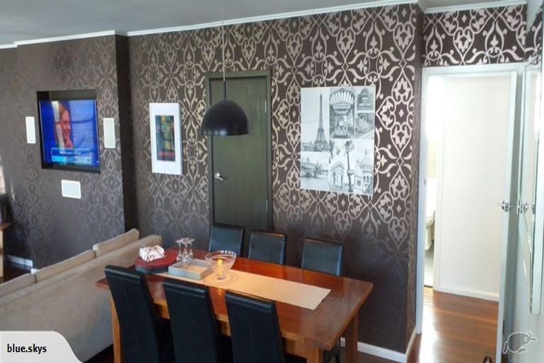 Photo of property in 53 Cliff View Drive, Green Bay, Auckland, 0604
