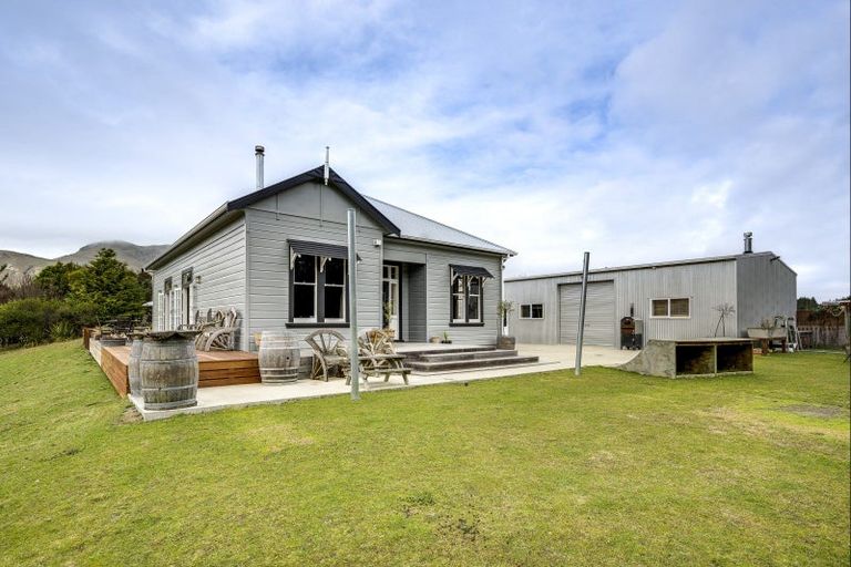 Photo of property in 972 Kahuranaki Road, Kahuranaki, Havelock North, 4295