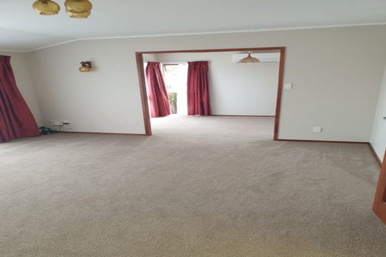 Photo of property in 72 Prince Regent Drive, Half Moon Bay, Auckland, 2012