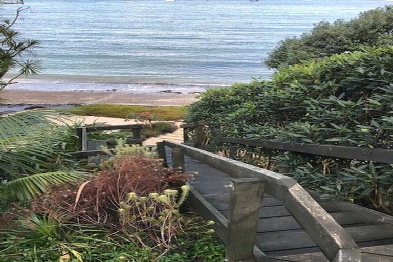 Photo of property in 19 Stanley Point Road, Stanley Point, Auckland, 0624