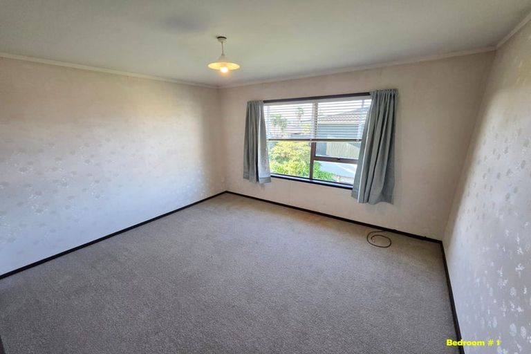 Photo of property in 42 Miltonia Avenue, Te Atatu South, Auckland, 0610