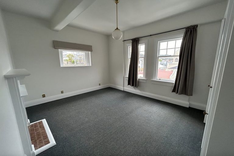Photo of property in Chatsworth Flats, 5/23 Pirie Street, Mount Victoria, Wellington, 6011