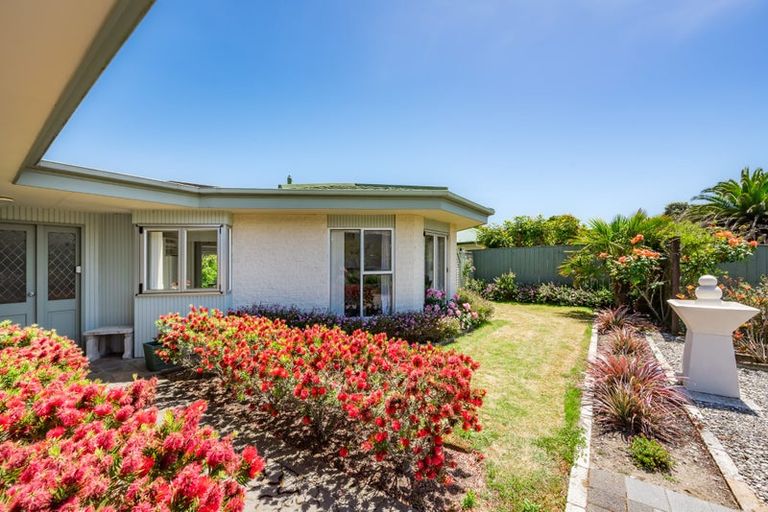 Photo of property in 20 Freyberg Crescent, Waikanae Beach, Waikanae, 5036