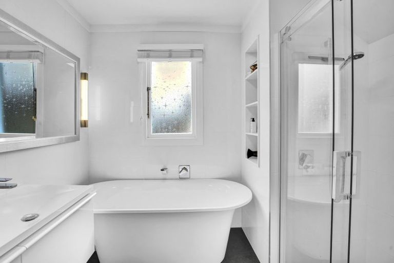 Photo of property in 34 Robe Street, New Plymouth, 4310