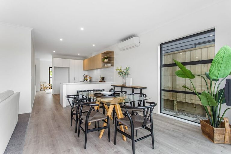 Photo of property in 25 William Calvert Drive, Swanson, Auckland, 0614