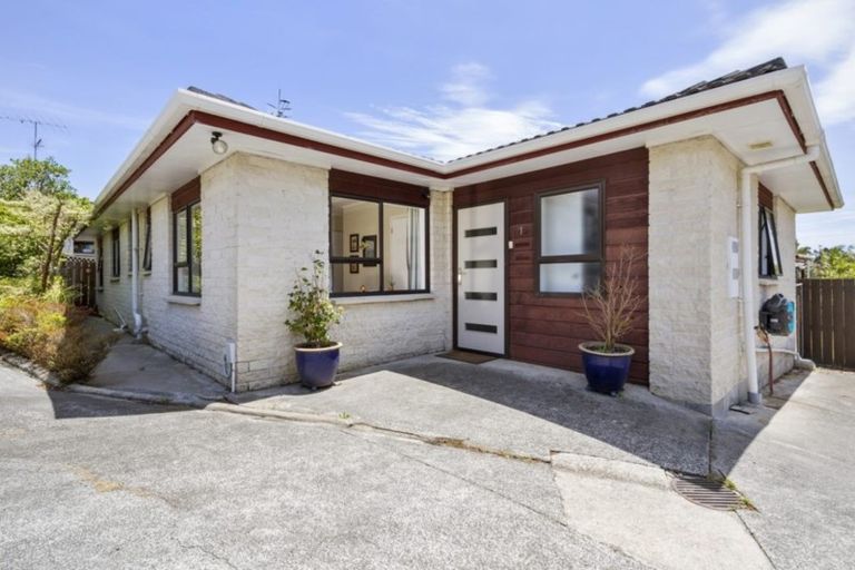 Photo of property in 1/26 Petrel Place, Massey, Auckland, 0614
