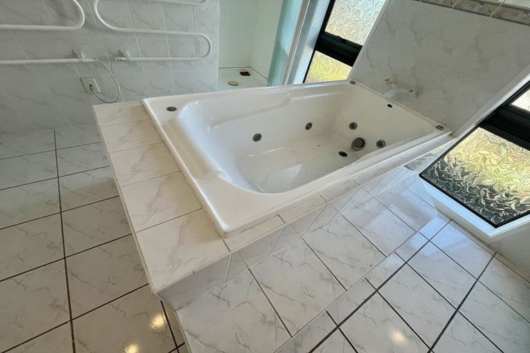 Photo of property in 3 Everglade Drive, Goodwood Heights, Auckland, 2105