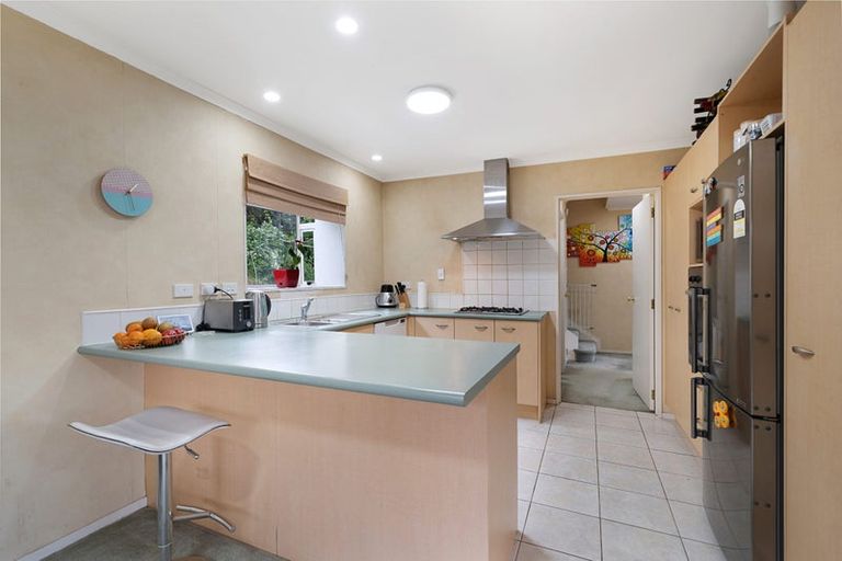 Photo of property in 10 Dainton Place, New Lynn, Auckland, 0600