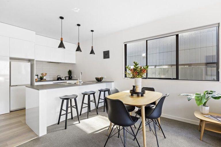 Photo of property in 19/6 Oswald Crescent, Paparangi, Wellington, 6037