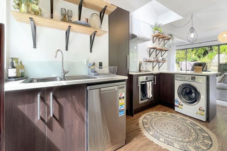 Photo of property in 2/8 Park Hill Road, Birkenhead, Auckland, 0626
