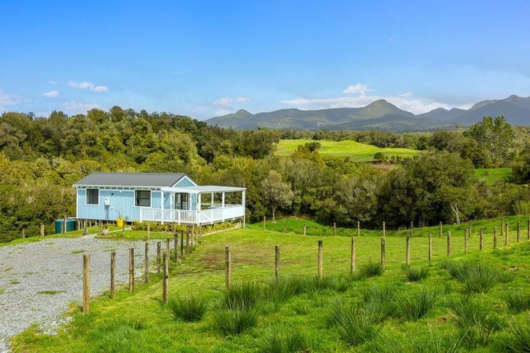 Photo of property in 1581 Carrington Road, Hurworth, New Plymouth, 4371